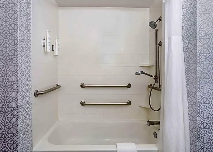 Hampton & I-10-thomasville Road Hotel 3*